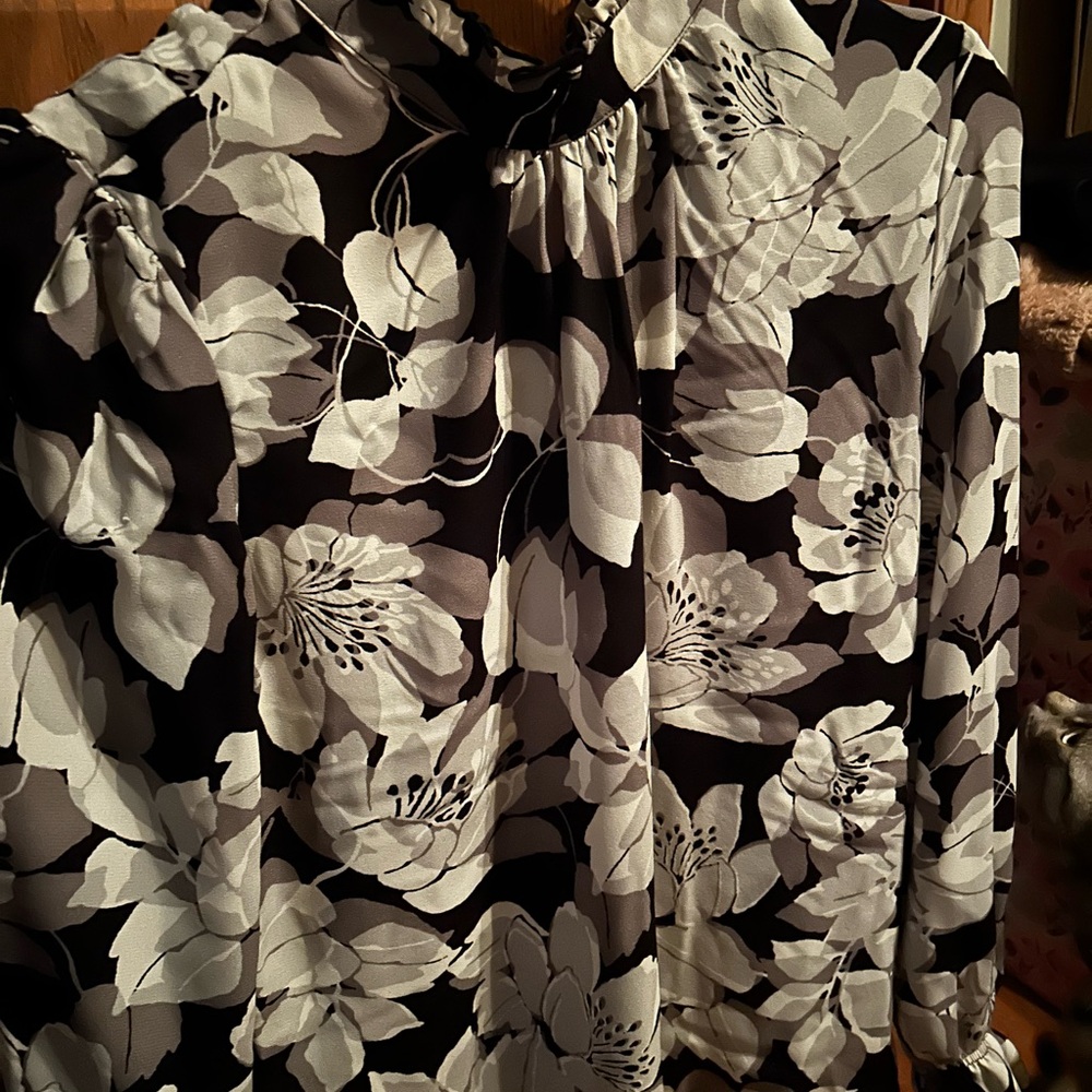 Long sleeve comfortable shirt. Worn once